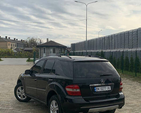 Чорний Мерседес М-Клас, об'ємом двигуна 2.99 л та пробігом 367 тис. км за 10000 $, фото 2 на Automoto.ua