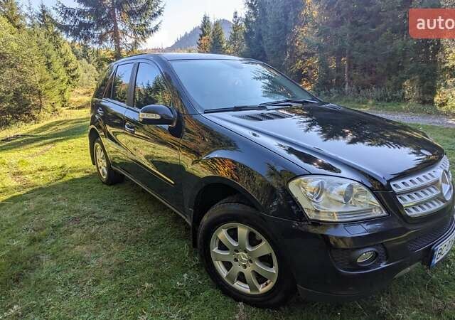Мерседес М-Класс 2006 в Воловце на Automoto.ua Черный Мерседес М-Класс, объемом двигателя 3.5 л и пробегом 195 тыс. км за 11500 $, фото 3 на Automoto.ua