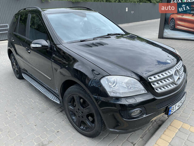 Чорний Мерседес М-Клас, об'ємом двигуна 3 л та пробігом 299 тис. км за 13200 $, фото 5 на Automoto.ua
