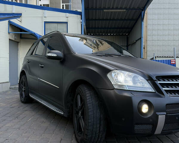 Мерседес М-Класс 2006 в Новгород-Северском на Automoto.ua Черный Мерседес М-Класс, объемом двигателя 3.5 л и пробегом 300 тыс. км за 12000 $, фото 2 на Automoto.ua
