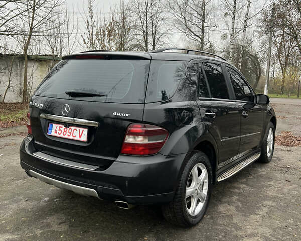 Черный Мерседес М-Класс, объемом двигателя 3 л и пробегом 300 тыс. км за 6599 $, фото 7 на Automoto.ua