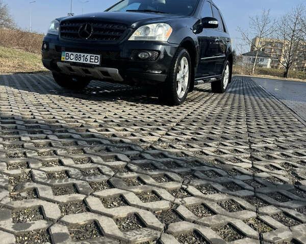 Черный Мерседес М-Класс, объемом двигателя 3.5 л и пробегом 250 тыс. км за 9500 $, фото 6 на Automoto.ua