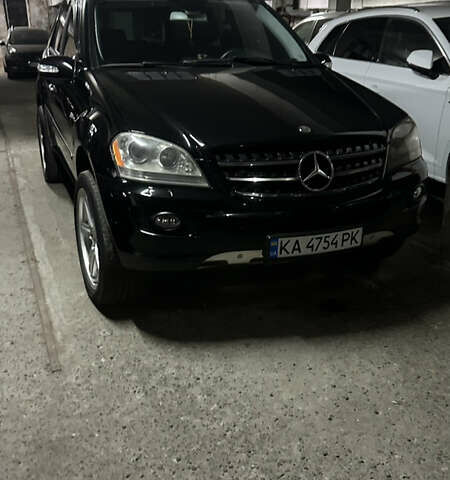 Черный Мерседес М-Класс, объемом двигателя 4.97 л и пробегом 335 тыс. км за 10500 $, фото 10 на Automoto.ua