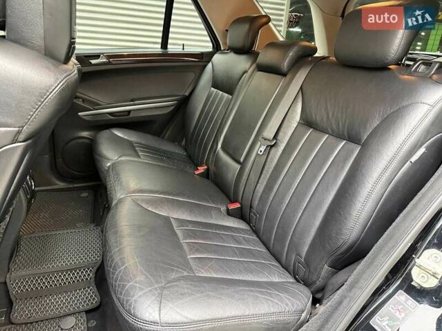 Черный Мерседес М-Класс, объемом двигателя 3.5 л и пробегом 247 тыс. км за 10990 $, фото 12 на Automoto.ua