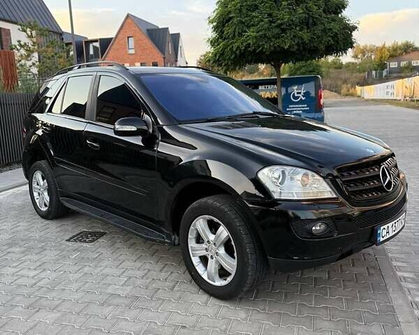 Черный Мерседес М-Класс, объемом двигателя 3.5 л и пробегом 293 тыс. км за 8300 $, фото 7 на Automoto.ua