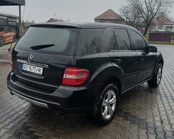 Черный Мерседес М-Класс, объемом двигателя 3 л и пробегом 350 тыс. км за 11400 $, фото 4 на Automoto.ua