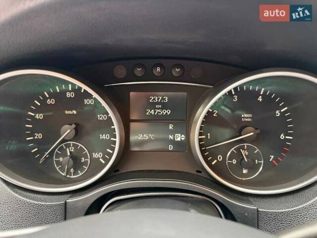 Черный Мерседес М-Класс, объемом двигателя 3.5 л и пробегом 247 тыс. км за 10990 $, фото 24 на Automoto.ua