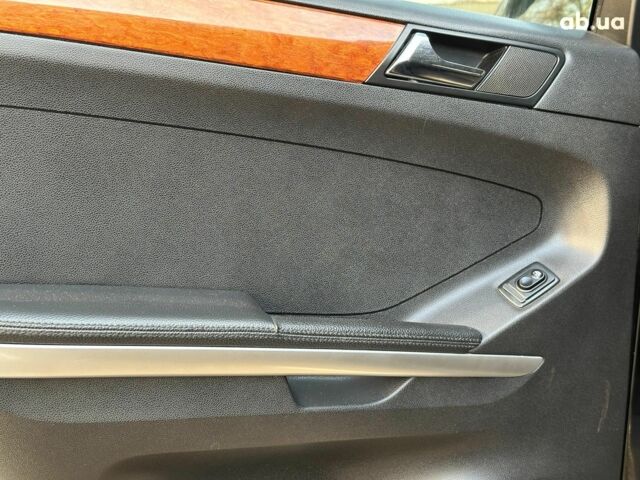 Черный Мерседес М-Класс, объемом двигателя 3.5 л и пробегом 214 тыс. км за 10940 $, фото 15 на Automoto.ua