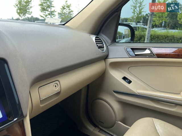 Черный Мерседес М-Класс, объемом двигателя 3.5 л и пробегом 282 тыс. км за 8777 $, фото 22 на Automoto.ua