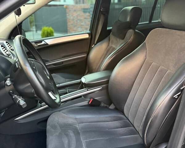 Черный Мерседес М-Класс, объемом двигателя 3.5 л и пробегом 293 тыс. км за 8300 $, фото 4 на Automoto.ua