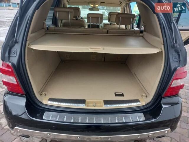 Черный Мерседес М-Класс, объемом двигателя 3 л и пробегом 366 тыс. км за 10500 $, фото 42 на Automoto.ua