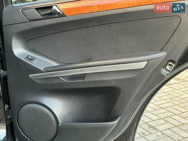 Черный Мерседес М-Класс, объемом двигателя 3.5 л и пробегом 214 тыс. км за 10940 $, фото 18 на Automoto.ua