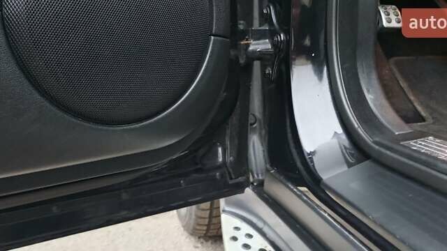 Черный Мерседес М-Класс, объемом двигателя 3.5 л и пробегом 176 тыс. км за 9000 $, фото 10 на Automoto.ua