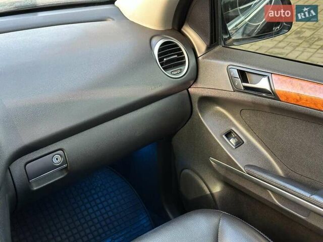 Черный Мерседес М-Класс, объемом двигателя 3.5 л и пробегом 214 тыс. км за 10940 $, фото 20 на Automoto.ua