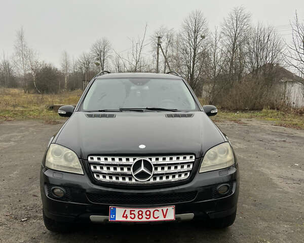 Черный Мерседес М-Класс, объемом двигателя 3 л и пробегом 300 тыс. км за 6599 $, фото 2 на Automoto.ua