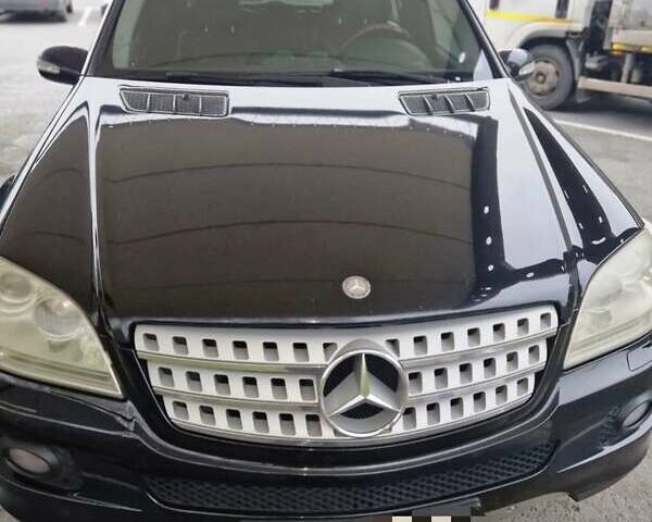 Чорний Мерседес М-Клас, об'ємом двигуна 4.97 л та пробігом 187 тис. км за 10000 $, фото 2 на Automoto.ua
