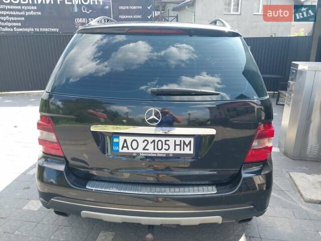 Черный Мерседес М-Класс, объемом двигателя 3 л и пробегом 317 тыс. км за 10000 $, фото 3 на Automoto.ua