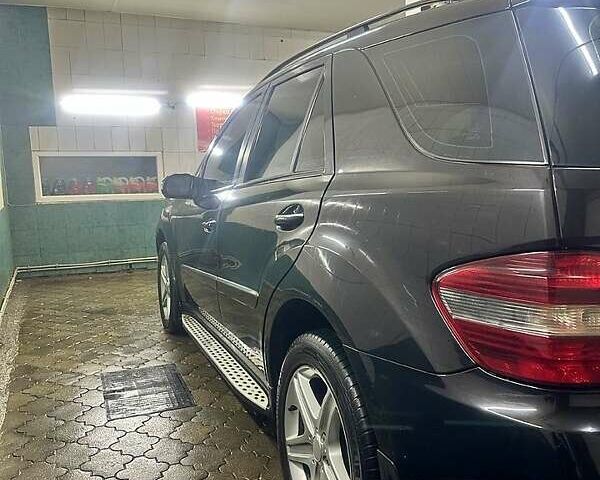 Черный Мерседес М-Класс, объемом двигателя 3.5 л и пробегом 241 тыс. км за 9800 $, фото 3 на Automoto.ua