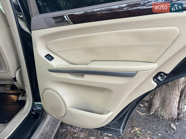 Черный Мерседес М-Класс, объемом двигателя 6.3 л и пробегом 148 тыс. км за 12500 $, фото 21 на Automoto.ua