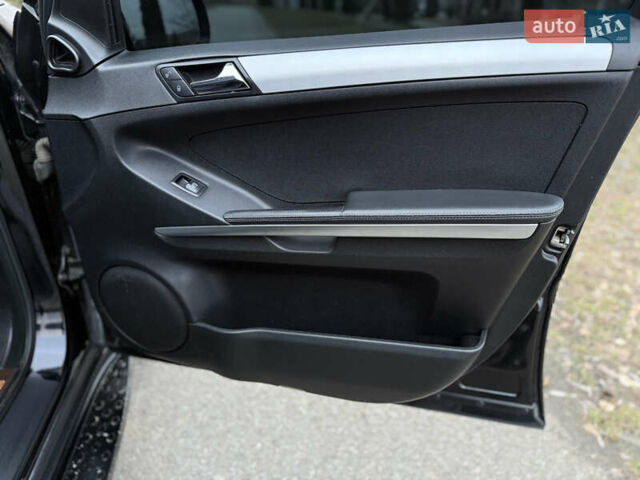 Черный Мерседес М-Класс, объемом двигателя 3 л и пробегом 275 тыс. км за 7900 $, фото 79 на Automoto.ua