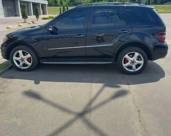 Черный Мерседес М-Класс, объемом двигателя 3.49 л и пробегом 234 тыс. км за 10599 $, фото 4 на Automoto.ua