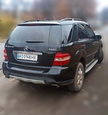 Черный Мерседес М-Класс, объемом двигателя 2.99 л и пробегом 324 тыс. км за 12000 $, фото 4 на Automoto.ua