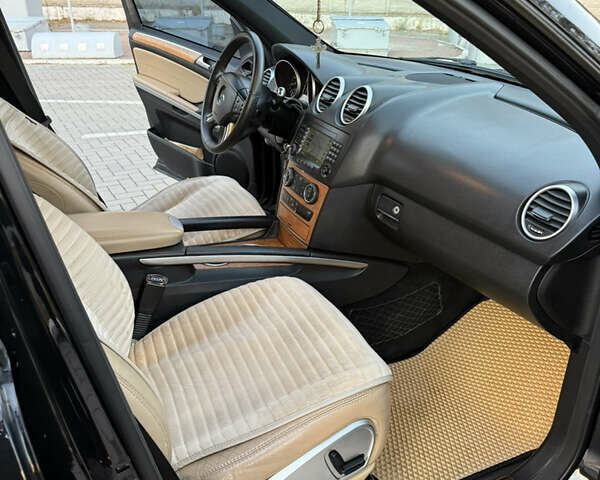 Черный Мерседес М-Класс, объемом двигателя 3.5 л и пробегом 360 тыс. км за 12000 $, фото 1 на Automoto.ua