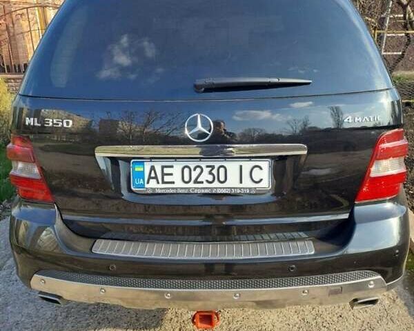 Черный Мерседес М-Класс, объемом двигателя 3.49 л и пробегом 234 тыс. км за 10599 $, фото 8 на Automoto.ua