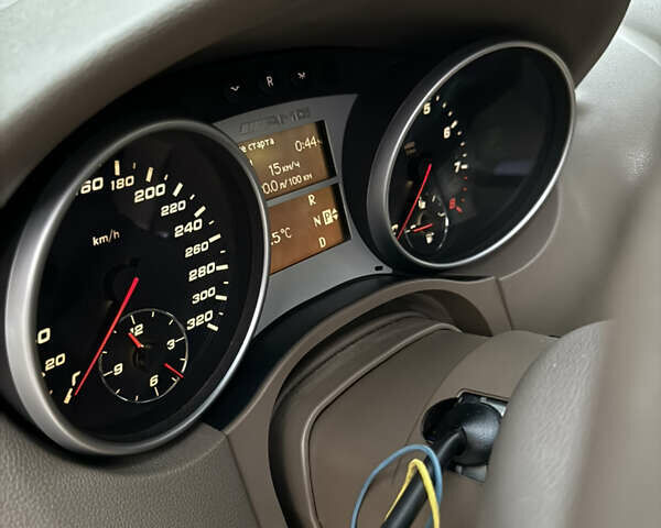 Черный Мерседес М-Класс, объемом двигателя 6.21 л и пробегом 283 тыс. км за 8600 $, фото 6 на Automoto.ua