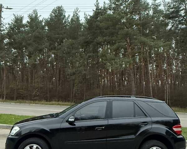 Черный Мерседес М-Класс, объемом двигателя 2.99 л и пробегом 396 тыс. км за 12000 $, фото 7 на Automoto.ua