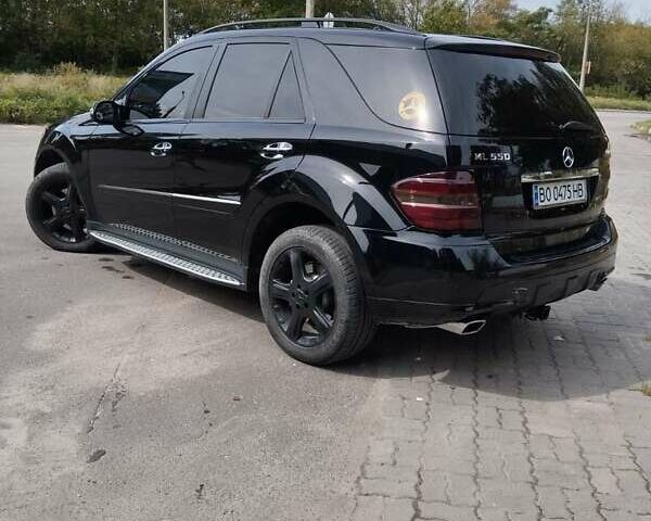 Черный Мерседес М-Класс, объемом двигателя 5.5 л и пробегом 238 тыс. км за 11300 $, фото 1 на Automoto.ua