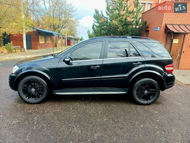 Черный Мерседес М-Класс, объемом двигателя 3.5 л и пробегом 100 тыс. км за 10400 $, фото 6 на Automoto.ua