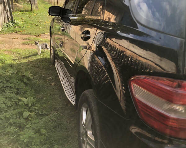 Черный Мерседес М-Класс, объемом двигателя 2.99 л и пробегом 290 тыс. км за 12500 $, фото 2 на Automoto.ua