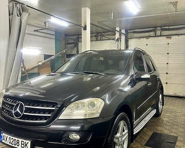 Черный Мерседес М-Класс, объемом двигателя 3.5 л и пробегом 241 тыс. км за 9800 $, фото 11 на Automoto.ua