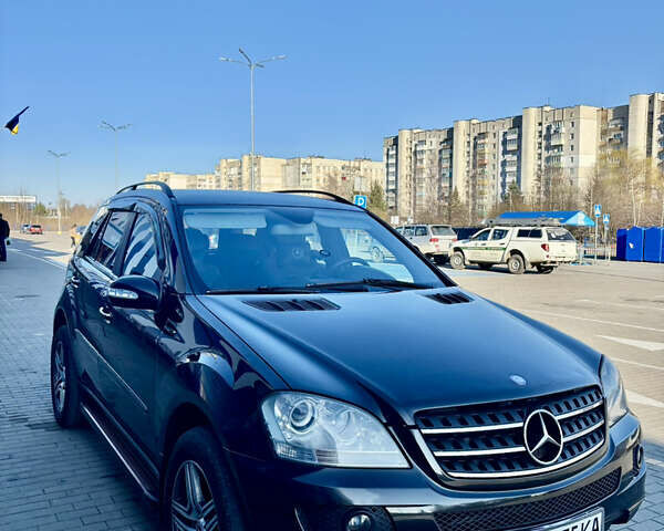 Чорний Мерседес М-Клас, об'ємом двигуна 3 л та пробігом 320 тис. км за 11999 $, фото 5 на Automoto.ua