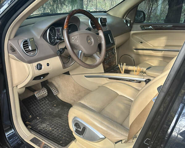 Черный Мерседес М-Класс, объемом двигателя 6.3 л и пробегом 148 тыс. км за 12500 $, фото 5 на Automoto.ua