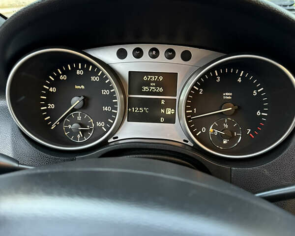 Черный Мерседес М-Класс, объемом двигателя 3.5 л и пробегом 360 тыс. км за 12000 $, фото 4 на Automoto.ua