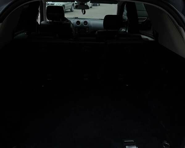 Черный Мерседес М-Класс, объемом двигателя 2.99 л и пробегом 396 тыс. км за 12000 $, фото 8 на Automoto.ua