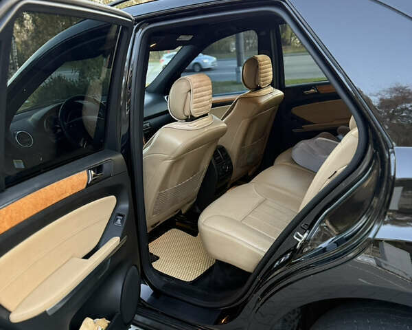 Черный Мерседес М-Класс, объемом двигателя 3.5 л и пробегом 360 тыс. км за 12000 $, фото 8 на Automoto.ua