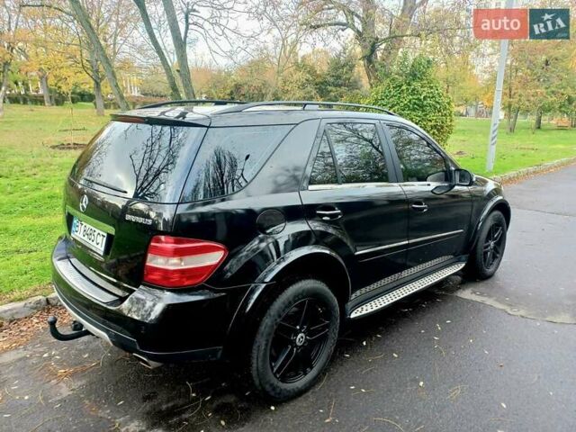 Черный Мерседес М-Класс, объемом двигателя 3.5 л и пробегом 100 тыс. км за 10400 $, фото 1 на Automoto.ua