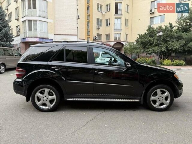 Черный Мерседес М-Класс, объемом двигателя 3.5 л и пробегом 358 тыс. км за 10000 $, фото 10 на Automoto.ua