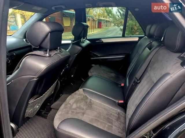 Черный Мерседес М-Класс, объемом двигателя 3.5 л и пробегом 100 тыс. км за 10400 $, фото 9 на Automoto.ua