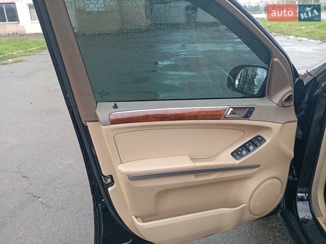 Черный Мерседес М-Класс, объемом двигателя 2.99 л и пробегом 281 тыс. км за 11000 $, фото 6 на Automoto.ua