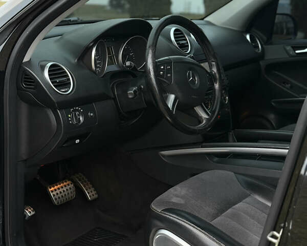 Черный Мерседес М-Класс, объемом двигателя 3 л и пробегом 275 тыс. км за 7900 $, фото 41 на Automoto.ua