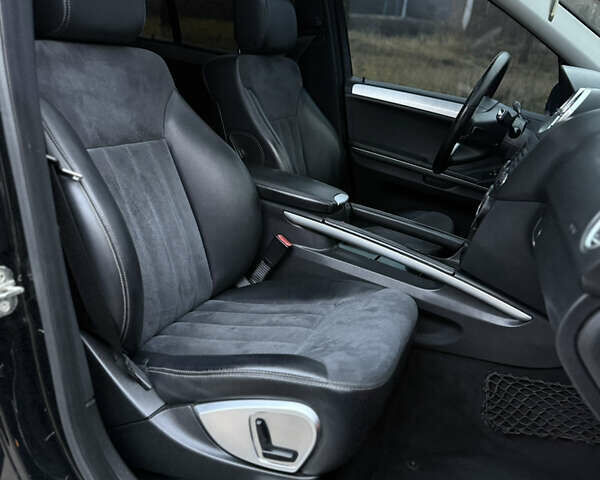 Черный Мерседес М-Класс, объемом двигателя 3 л и пробегом 275 тыс. км за 7900 $, фото 46 на Automoto.ua