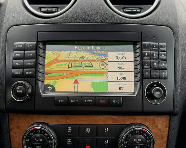 Черный Мерседес М-Класс, объемом двигателя 3.5 л и пробегом 310 тыс. км за 8299 $, фото 27 на Automoto.ua