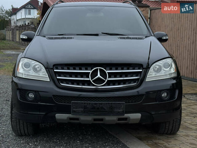 Черный Мерседес М-Класс, объемом двигателя 3.5 л и пробегом 236 тыс. км за 7700 $, фото 5 на Automoto.ua