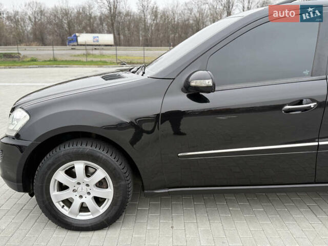 Чорний Мерседес М-Клас, об'ємом двигуна 2.99 л та пробігом 373 тис. км за 10800 $, фото 28 на Automoto.ua