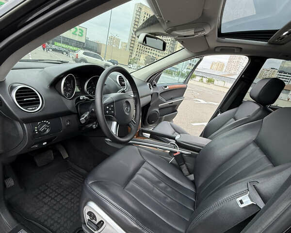 Черный Мерседес М-Класс, объемом двигателя 3.5 л и пробегом 310 тыс. км за 8299 $, фото 19 на Automoto.ua