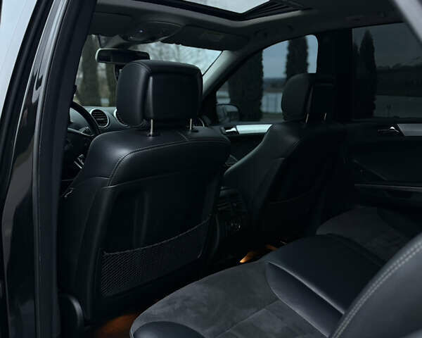 Черный Мерседес М-Класс, объемом двигателя 3 л и пробегом 275 тыс. км за 7900 $, фото 56 на Automoto.ua